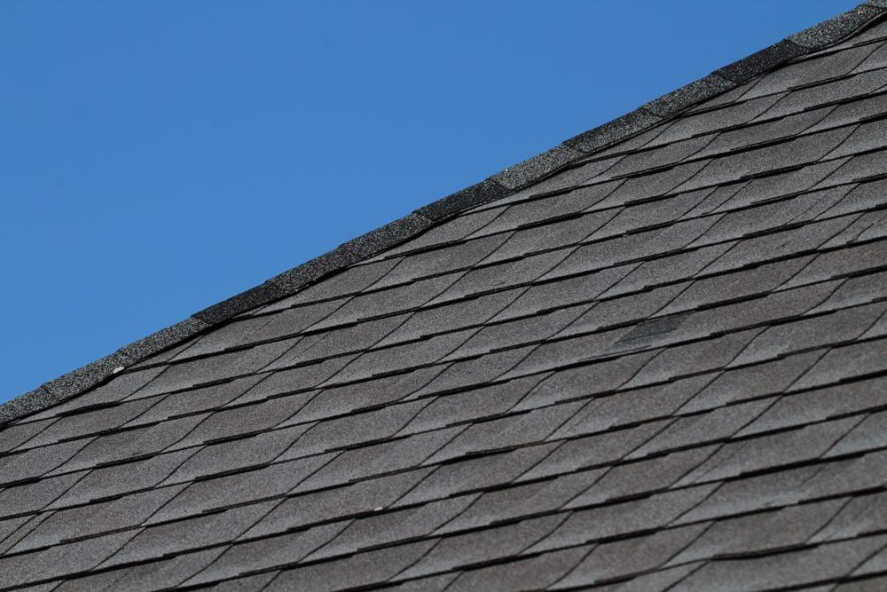 Textured asphalt shingles